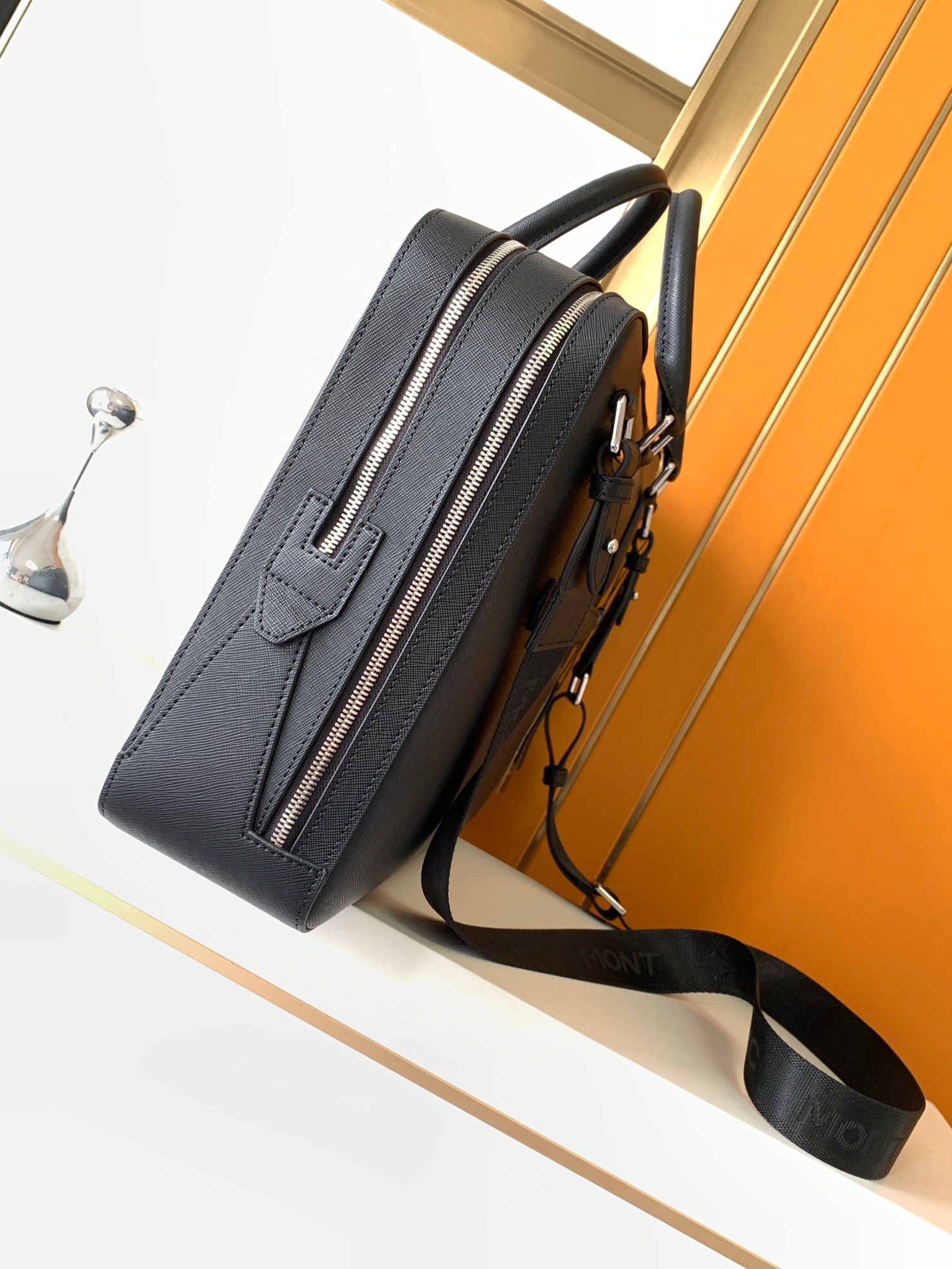 Luxury Men's Top-Handle Bags P - огляд і ціна Leather Work Bag Men