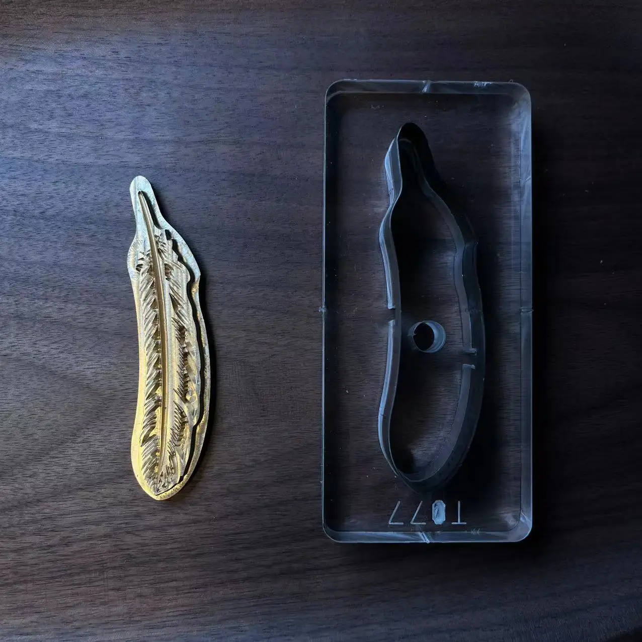 Feather Shape Brass Stamp Cutt - огляд і ціна Leather Stamp Set