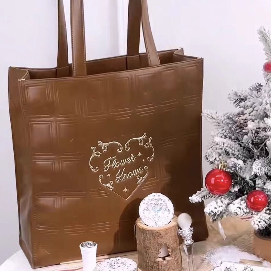 Flowerknows Travel Tote Bag Pi - огляд і ціна Leatherwork Flowers