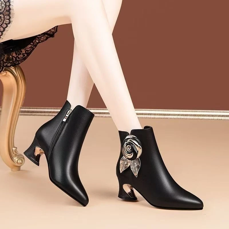 Autumn Winter Booties Leather  - огляд і ціна Leatherwork Flowers