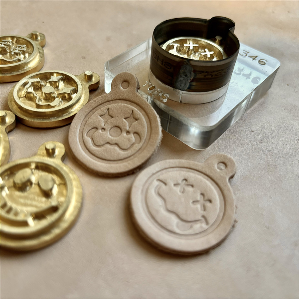 Custom Pendant Smile Face Copp - огляд і ціна Leather Stamp Set